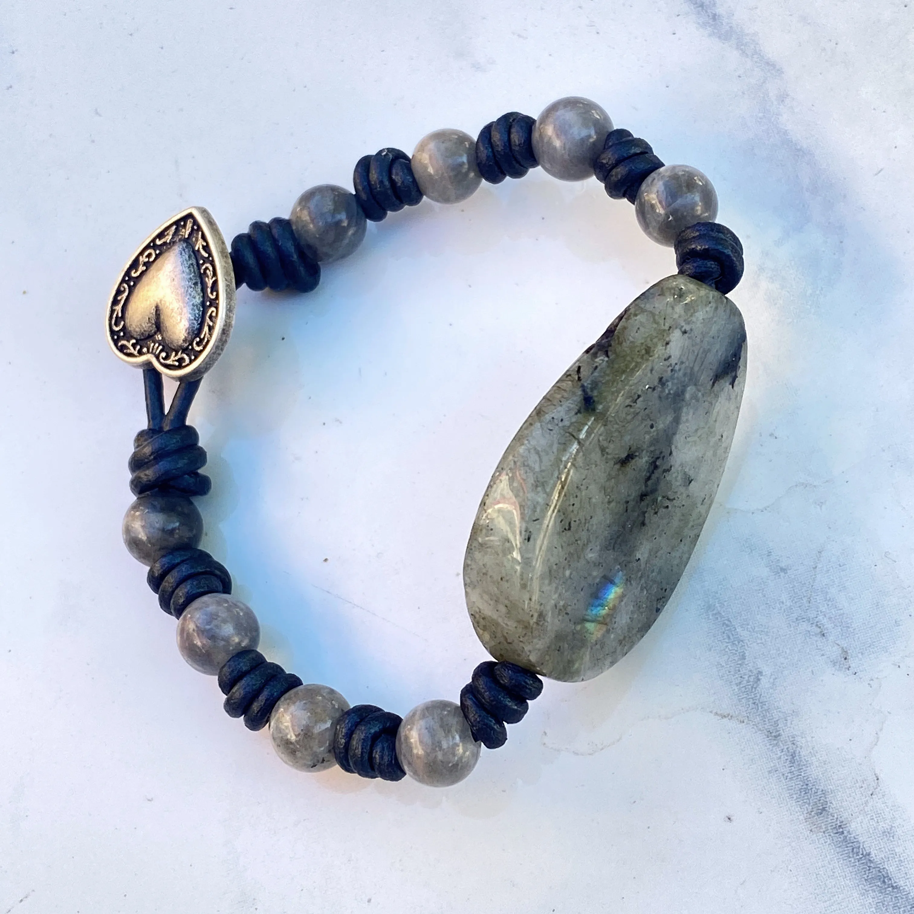 Leather bracelet with Labradorite gemstones