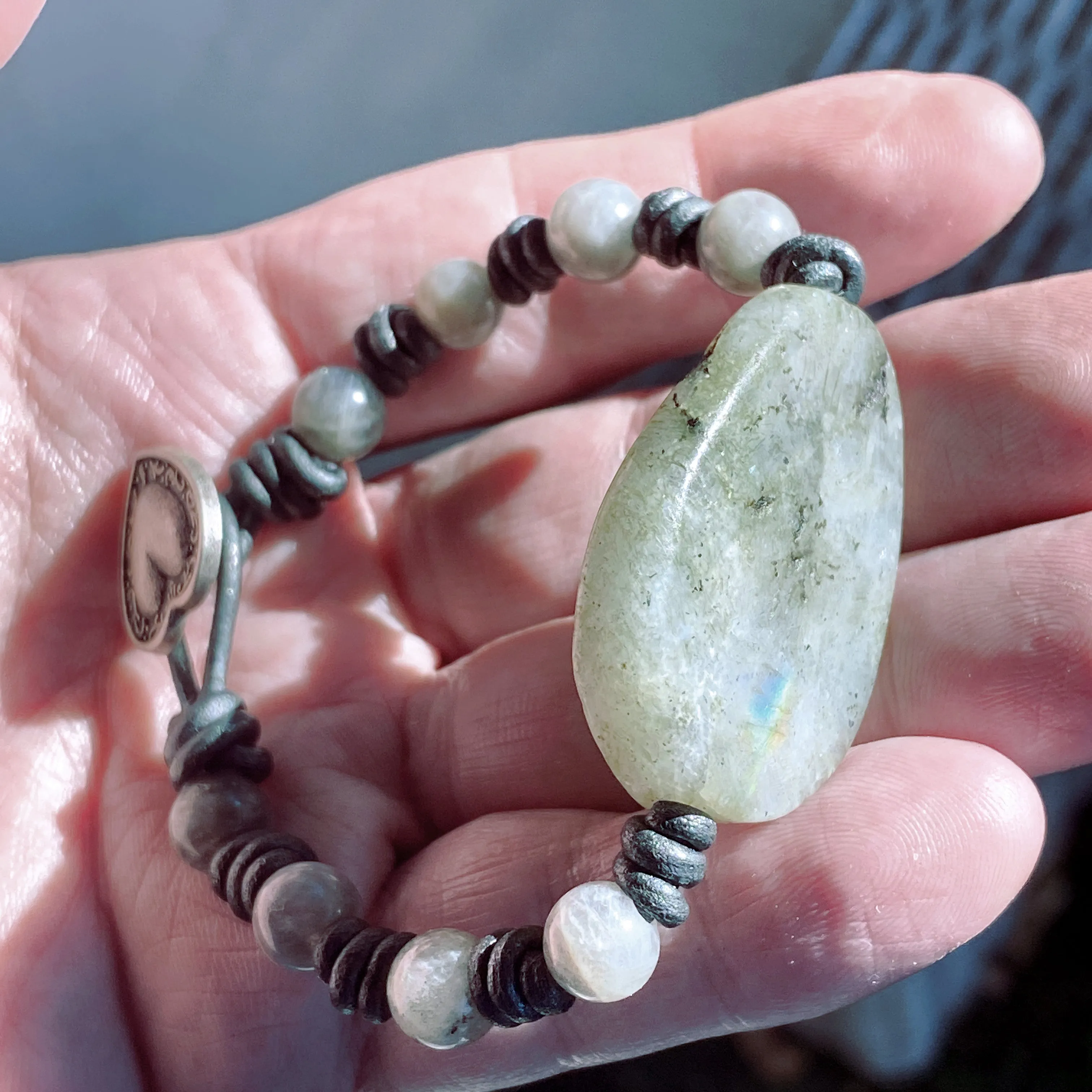 Leather bracelet with Labradorite gemstones